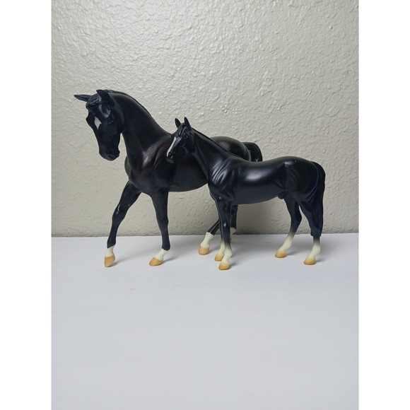 Breyer Horse & Foal Figurine‎ Set RCMP Model Horses Collectible - Picture 1 of 5